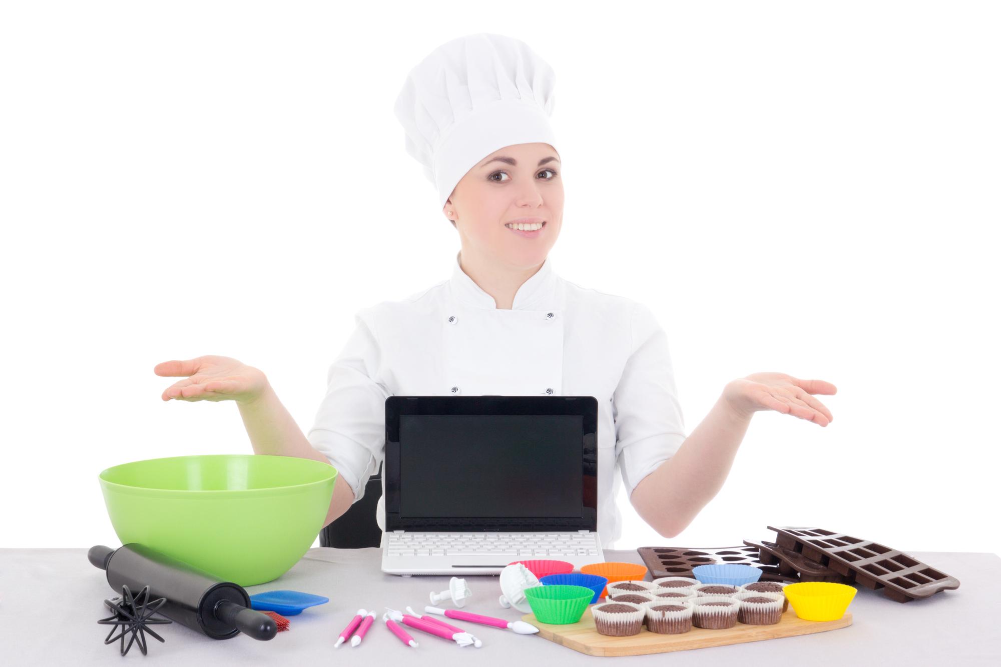 Lezione live con due partecipanti che seguono lo chef